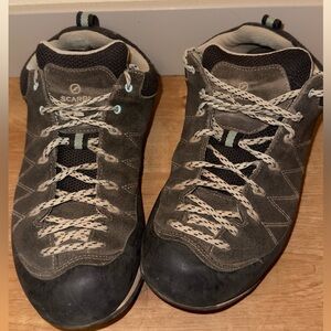 Scarpa approach shoes! suede leather and rubber vibram soles. EU 42 /woman’s 10